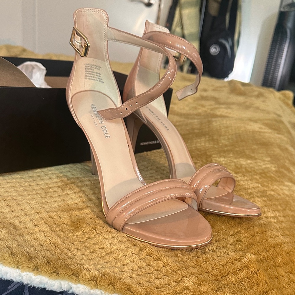 Kenneth Cole Nude Strappy Heels
